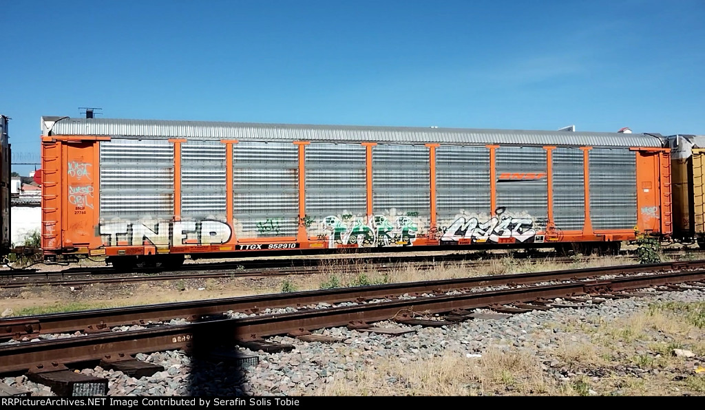 BNSF 27768 TTGX 952910